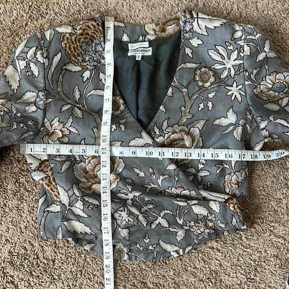 Vintage Giorgio Armani Short Wrap Jacket, Blazer, Linen &
Cotton - Picture 3 of 6